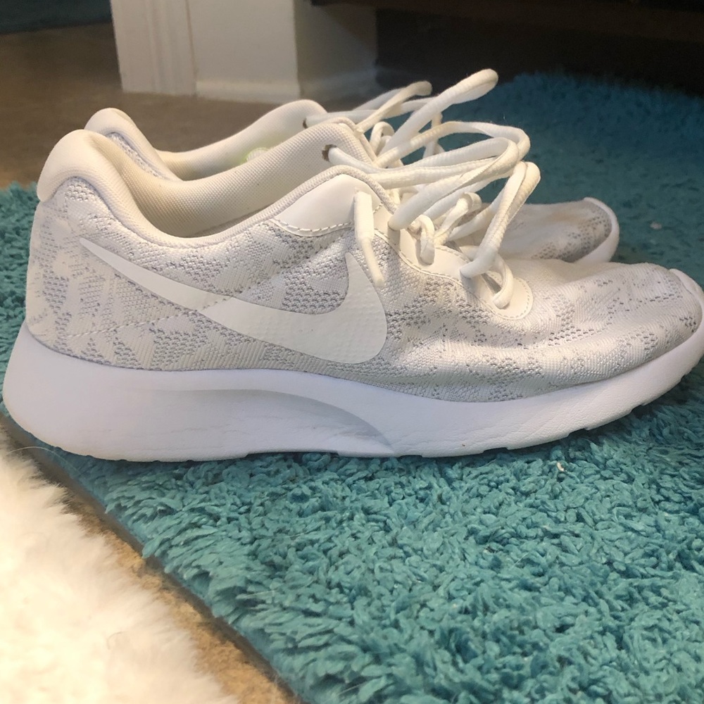 Nike tanjun ENG white floral shoes 6